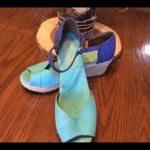 Toms  Wedge Sandal Turquoise Blue Canvas EUC 9.5